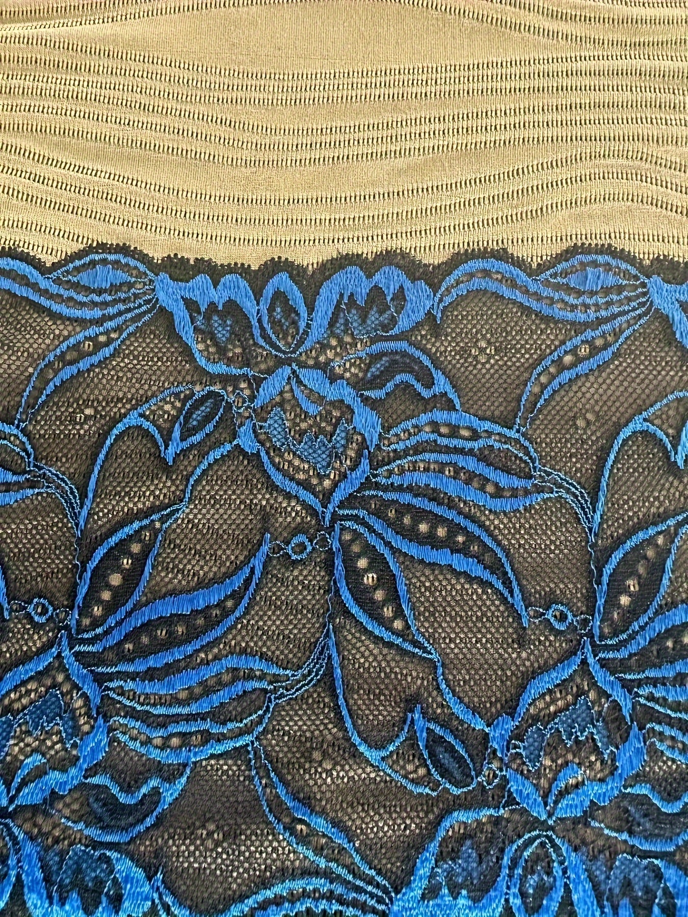 Soutien gorge élégant en tissu extensible avec détail en dentelle lotus bleue – Image 5