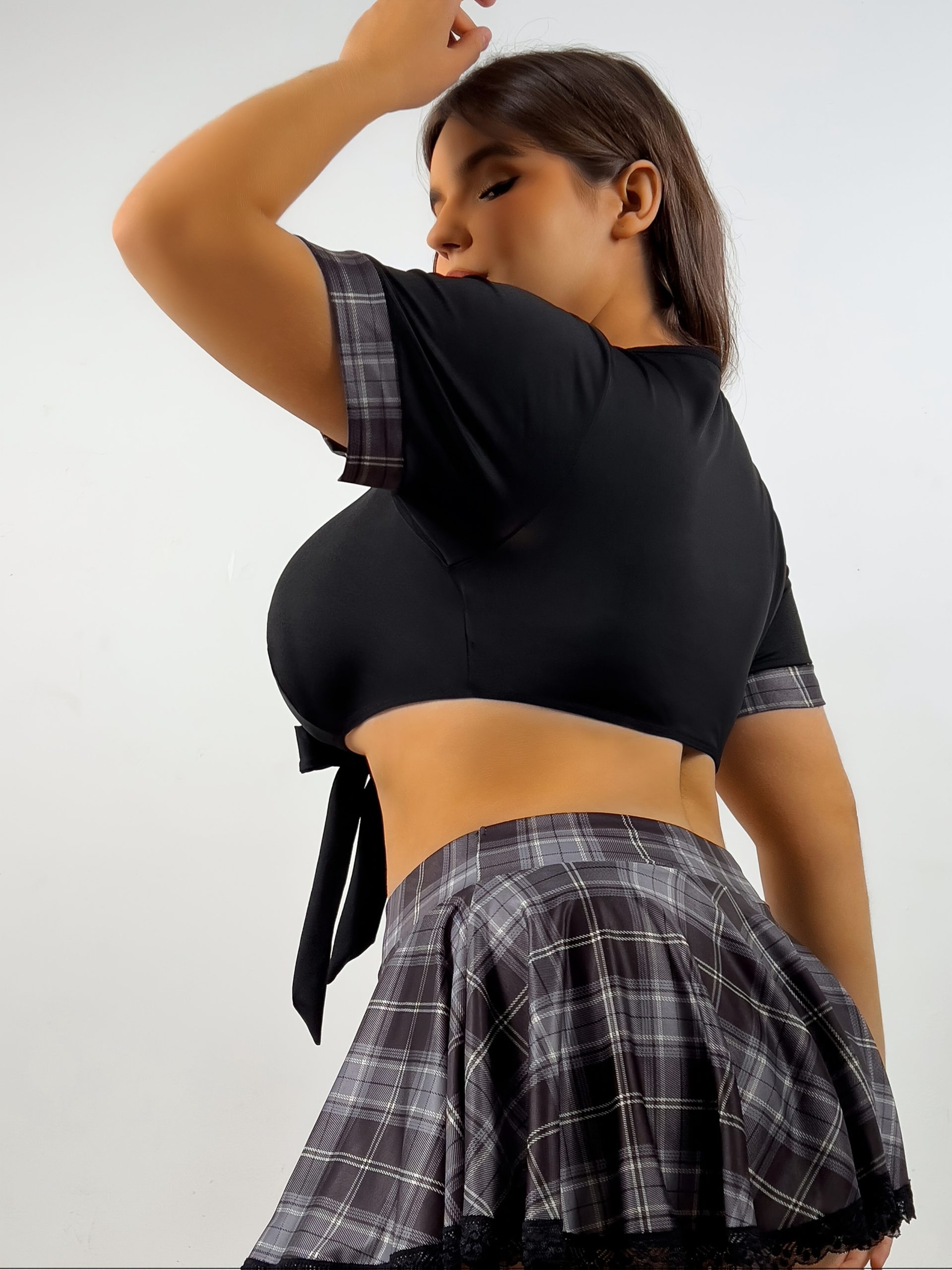 Ensemble de lingerie sexy à carreaux avec soutien léger, un string taille mi-haute & sa jupe en polyester tricoté – Image 4
