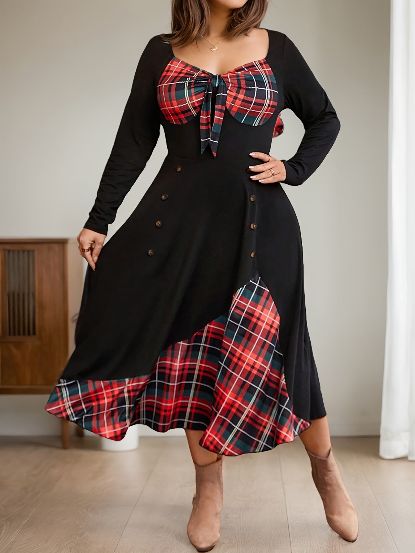 Robe ajustée & évasée avec ourlet trapèze à carreaux à manches longues – Image 3