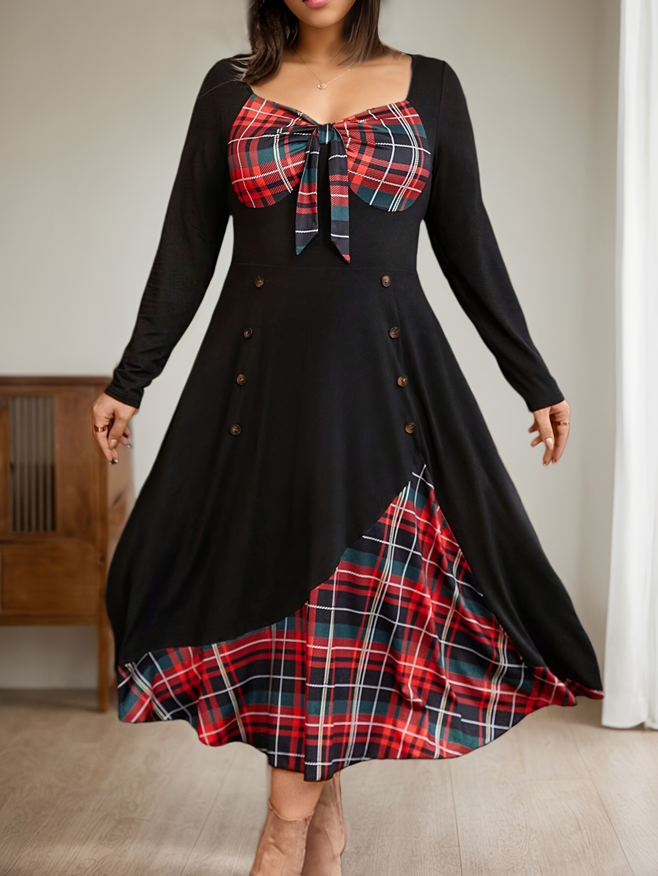 Robe ajustée & évasée avec ourlet trapèze à carreaux à manches longues – Image 2