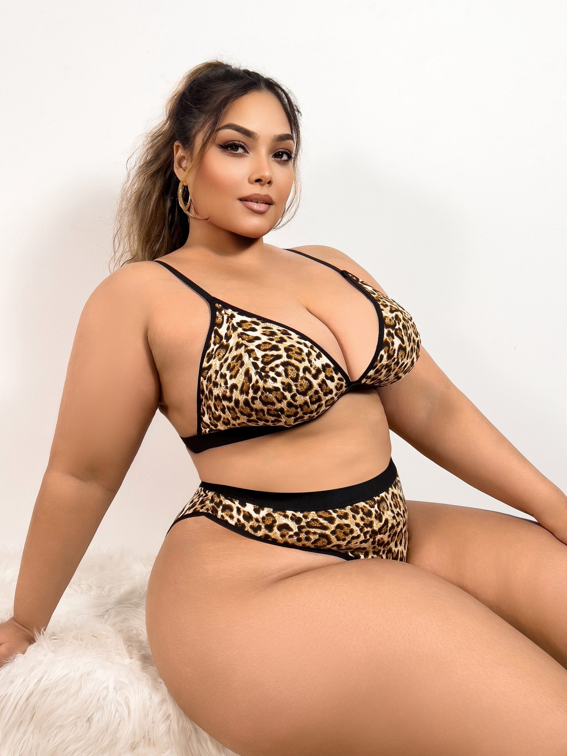 Ensemble soutien gorge & culotte plongeante imprimé léopard – Image 2