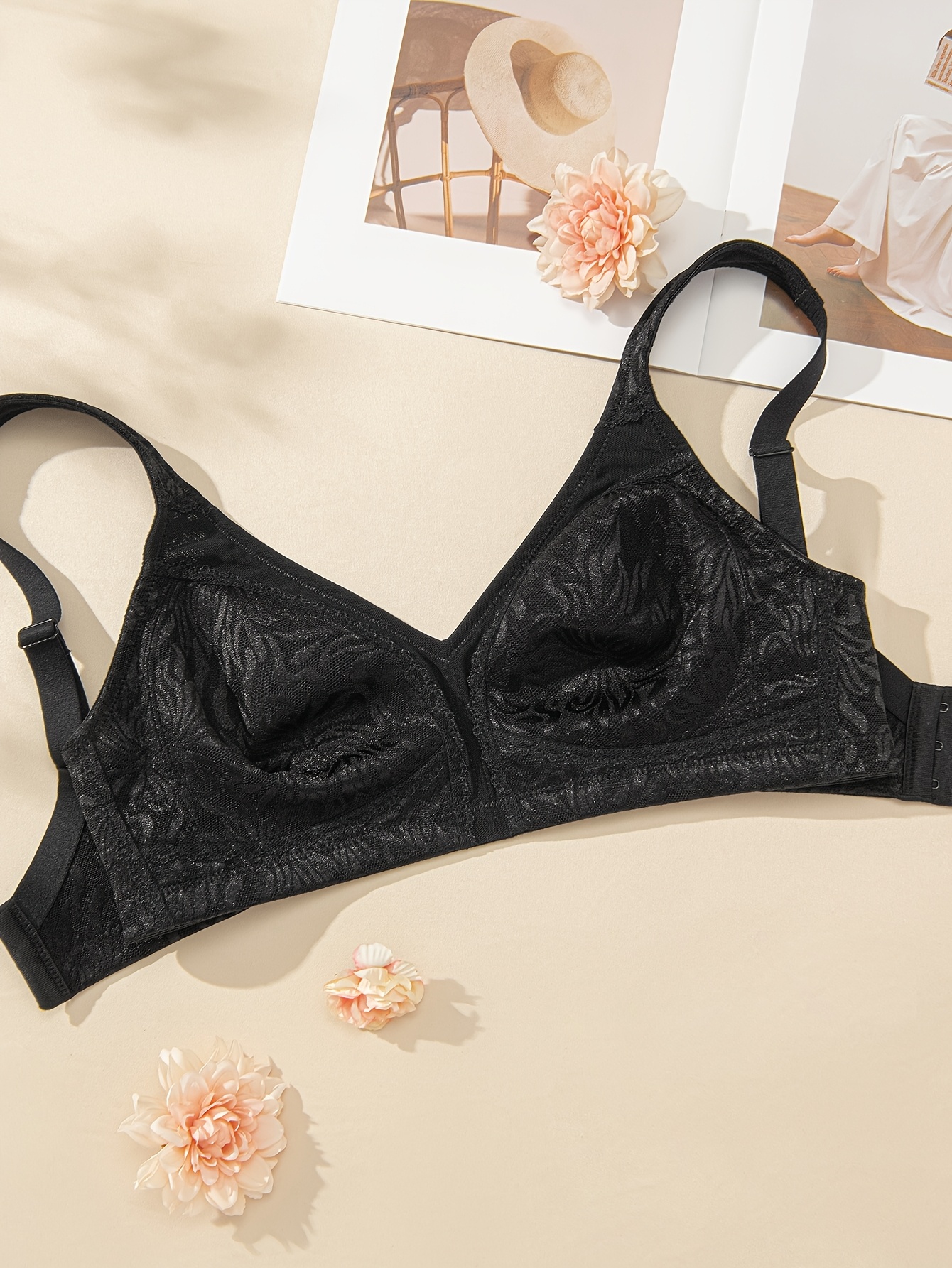 Soutien gorge élégant sans fil en dentelle florale non rembourré avec armature – Image 10
