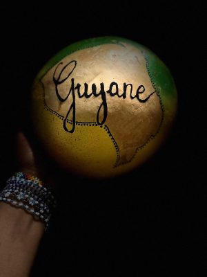Calebasse "Guyane" en cursive, mettant en valeur la Guyane française.